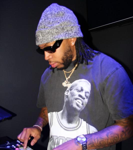 DJ SNEAKS